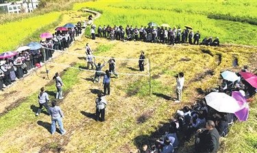 kaiyuncom官方网站-气排球比赛走进乡村|拉欧村|黔南日报|戴友维|荔波县融媒体中心|黔南布依族苗族自治州_新浪体育_新浪新闻